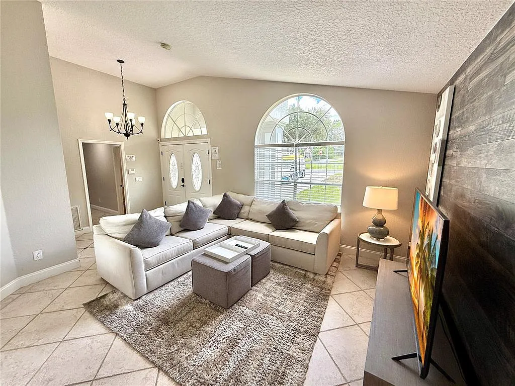 3 bed, 2.0 bath, 1612 sqft, $2,950 — Photo 4