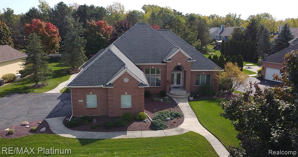 6028 Brookstone Ln Grand Blanc MI 48439 Zillow