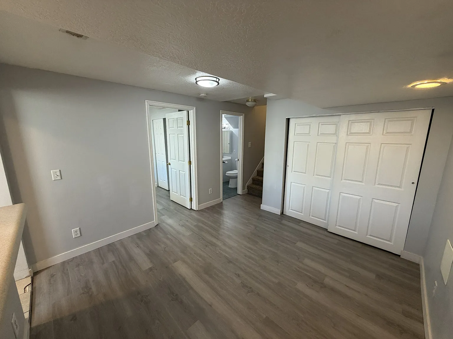 1 bed, 300 sqft, $1,050 — Photo 3