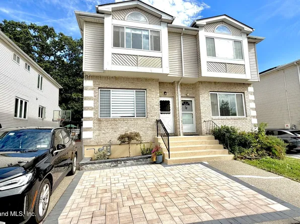 76 Lott Ln, Staten Island, NY 10314