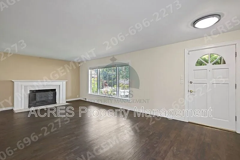 3 bed, 2.0 bath, 2100 sqft, $3,675 — Photo 4