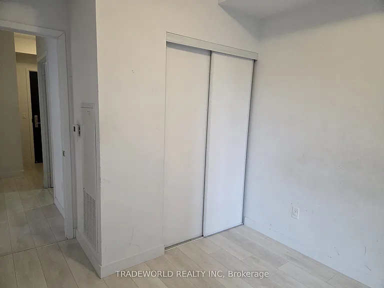 8 Eglinton Ave E #805 — Photo 10