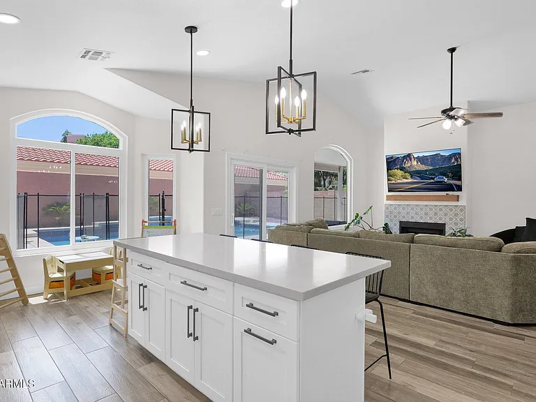 665 W Minton Dr — Photo 8