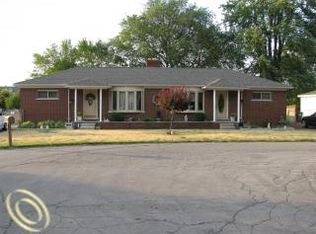 22674 Cloverlawn St, Taylor, MI 48180