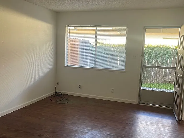 579 Fir St — Photo 3
