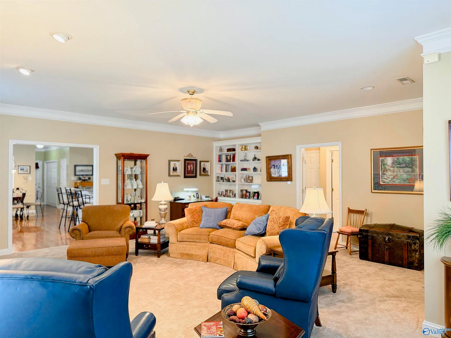 3 bed, 2.0 bath, 2271 sqft, $2,200 — Photo 4