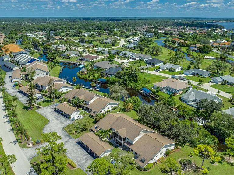 15080 Riverbend Blvd — Photo 4
