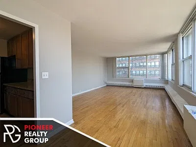 2 bed, 875 sqft, $2,483 — Photo 3