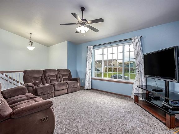 3rd image of 324 Freude Ln
