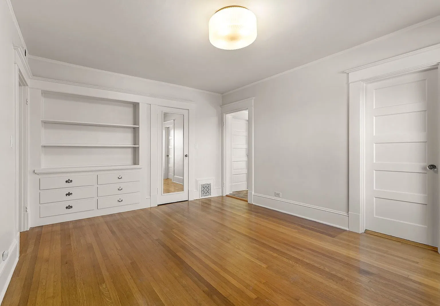 2 bed, 1.0 bath, 798 sqft, $2,195 — Photo 2
