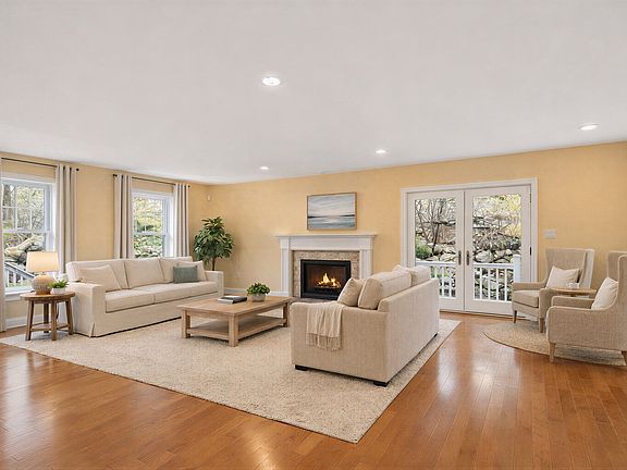 2nd image of 25 Magnolia Ave