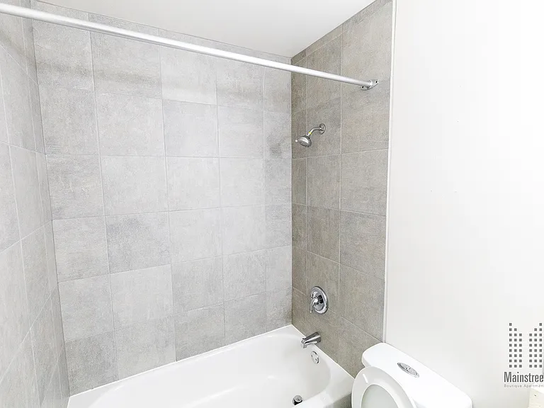 223 Victoria Dr — Photo 3