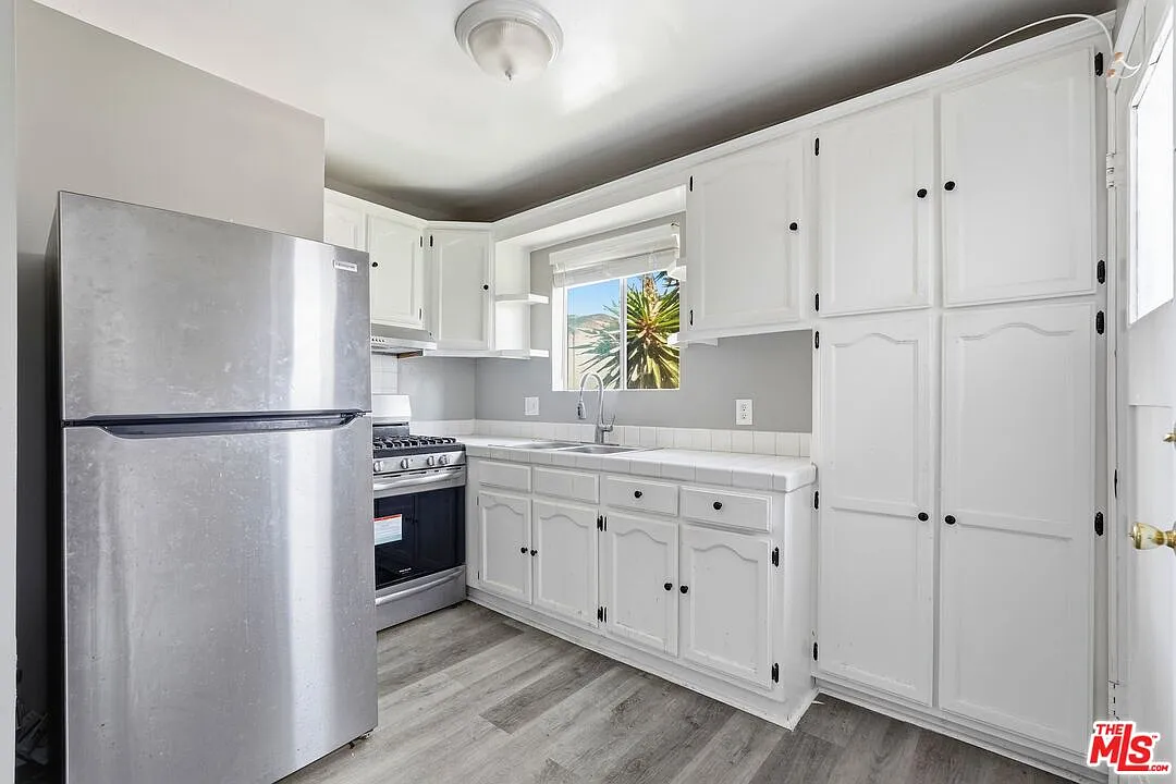 3 bed, 2.0 bath, 950 sqft, $2,895 — Photo 4
