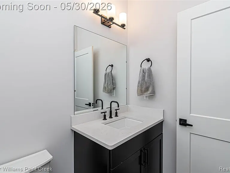 375 Amelia Cir — Photo 27