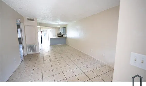 2 bed, 900 sqft, $1,295 — Photo 3