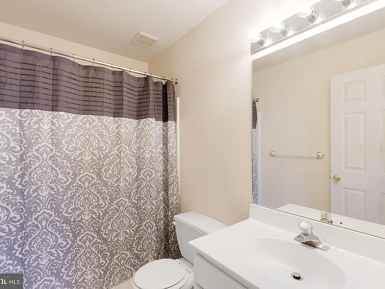 237 Jefferson Ave — Photo 14