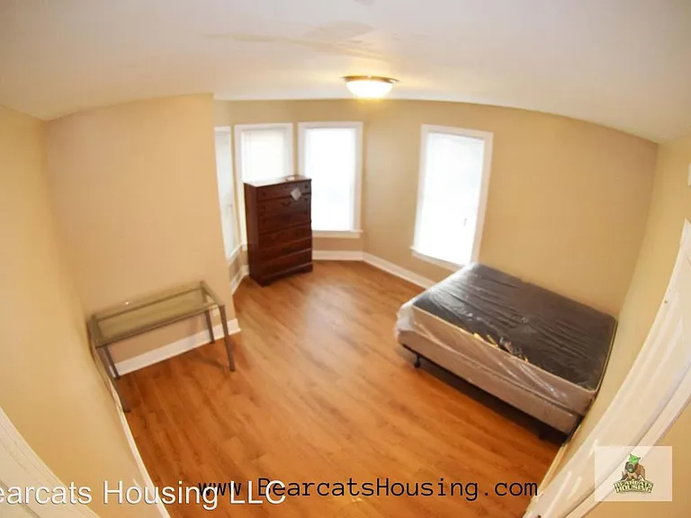 6 bed, 2600 sqft, $650 — Photo 8
