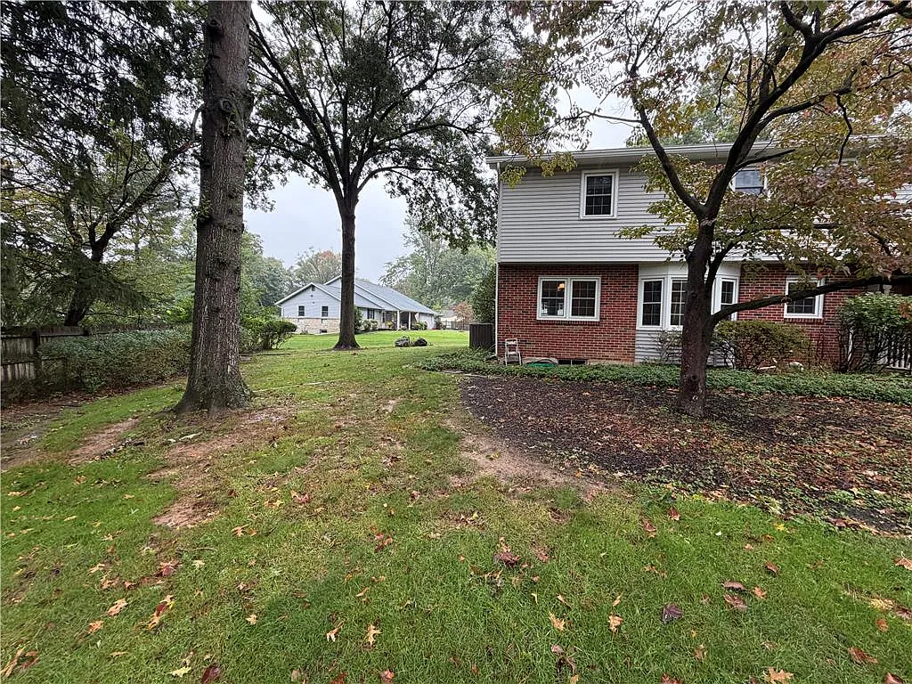 3 bed, 2.5 bath, 2736 sqft, $3,600 — Photo 4