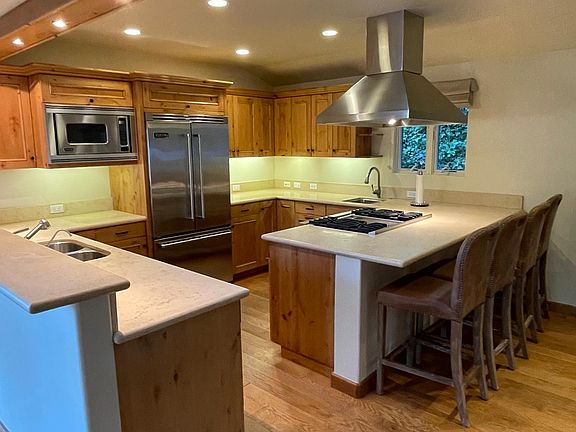 2nd image of 4025 Lago Dr