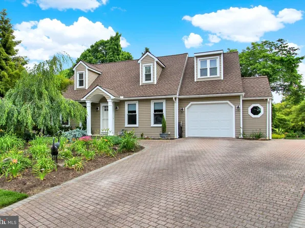 28 Campus Ct, Spring Grove, PA 17362
