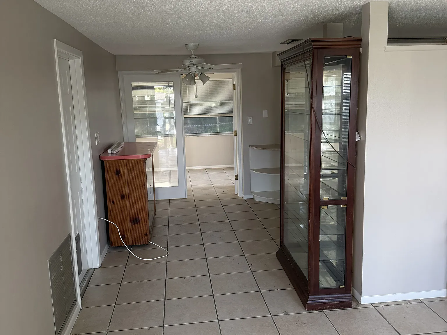 3 bed, 1.5 bath, 1004 sqft, $1,850 — Photo 3