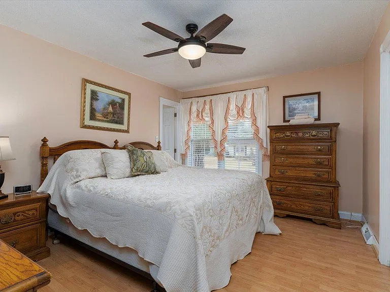 109 Swan Dr — Photo 19