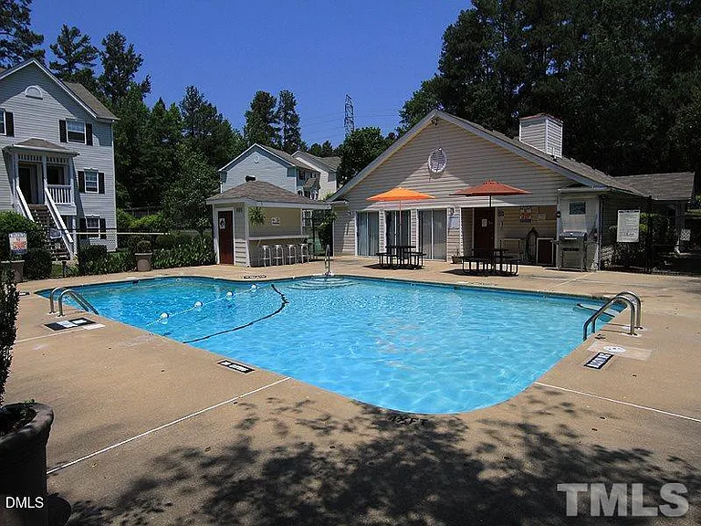 131 Kingsbury Dr — Photo 10
