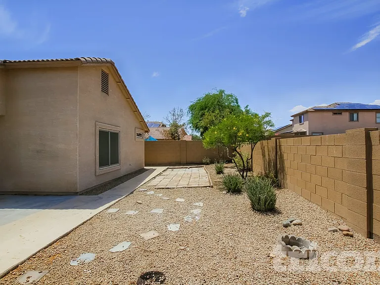 15072 W Buchanan St — Photo 15