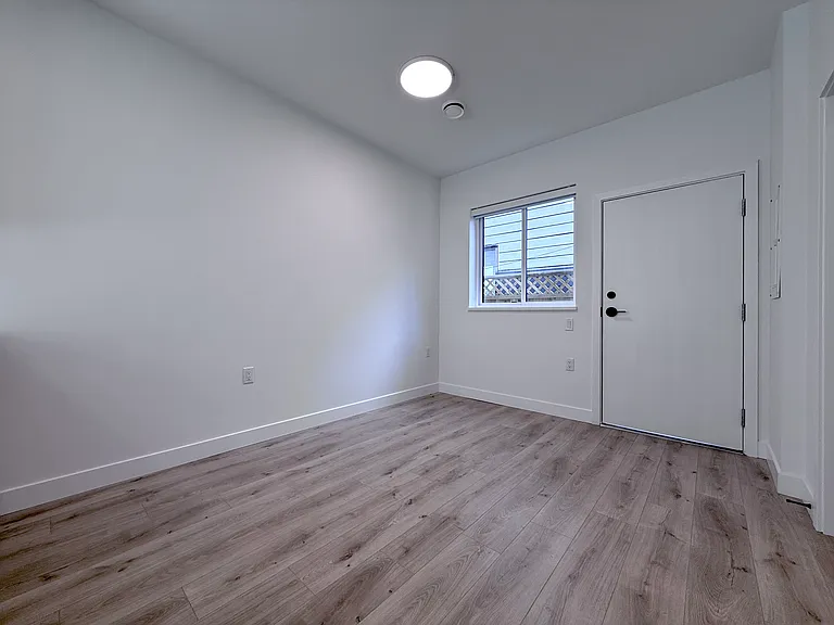 16767 21st Ave #B — Photo 4
