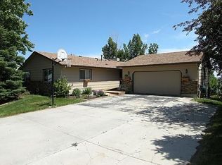 913 Clarion Dr, Gillette, WY 82718