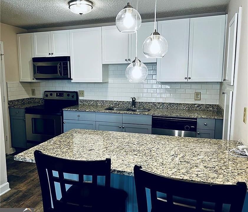 2nd image of 2657 Lenox Rd #113