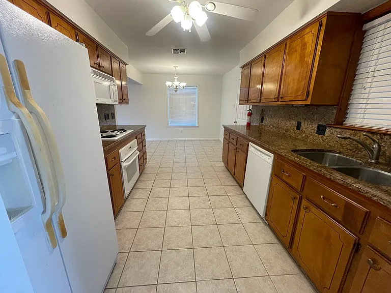 113 W Harbor Dr — Photo 13