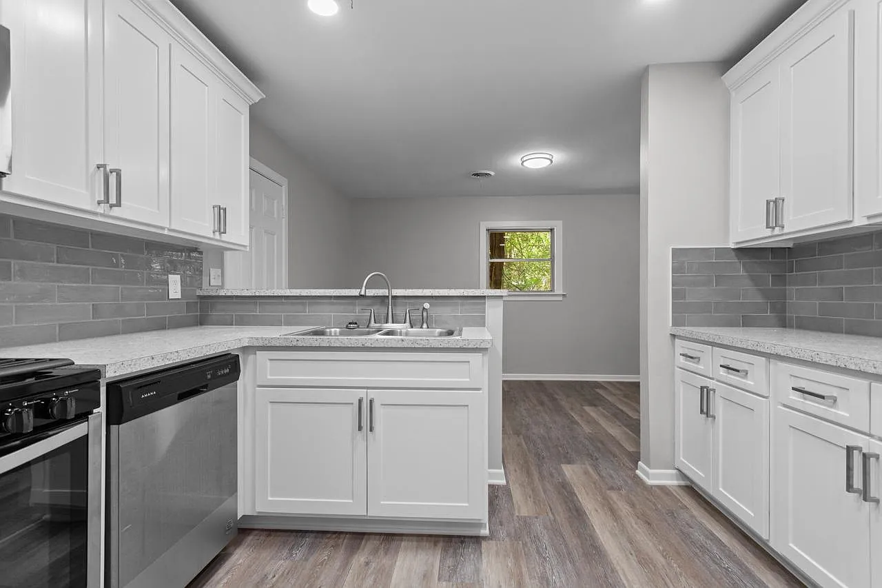 3 bed, 1.5 bath, 1253 sqft, $1,450 — Photo 4