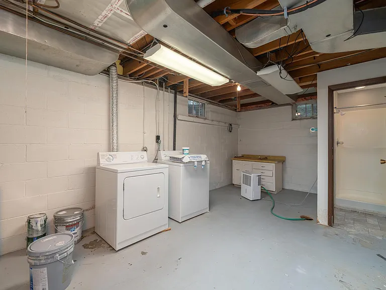 2424 S Center Ave — Photo 18