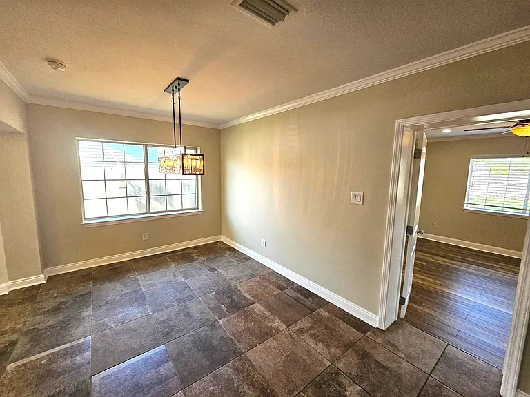 106 N Macarthur Ave — Photo 9