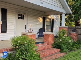 1102 N Travis Ave, Cameron, TX 76520