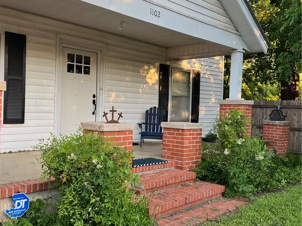 1102 N Travis Ave, Cameron, TX 76520