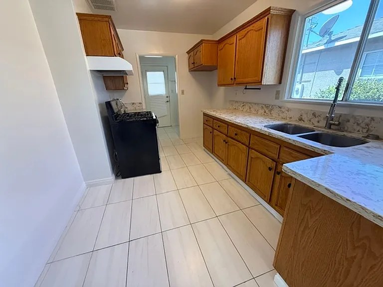 6008 Greenmeadow Rd — Photo 6