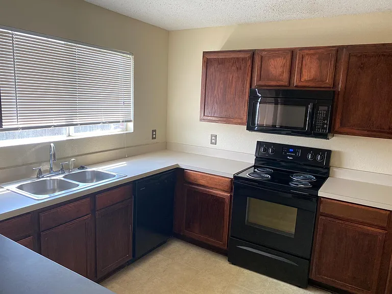 8103 Zephyr Ct — Photo 12