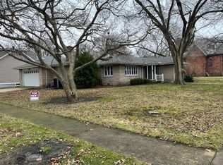 301 E Daggy St, Tuscola, IL 61953