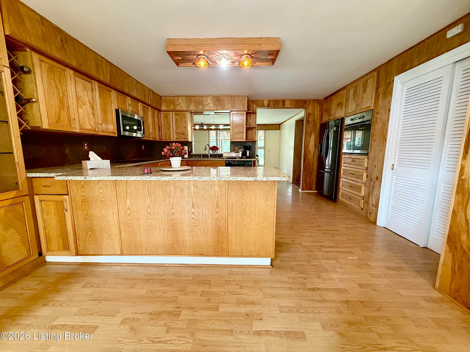 4 bed, 3.0 bath, 1630 sqft, $2,400 — Photo 4
