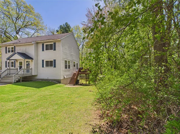 8 Lincoln Drive #B, Hooksett, NH 03106