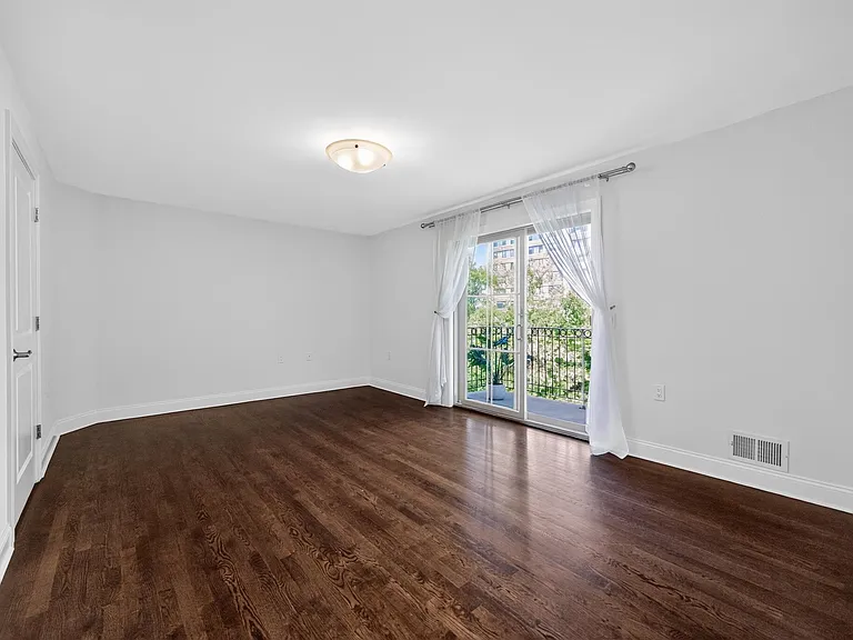 200 Laird Ave #204 — Photo 23