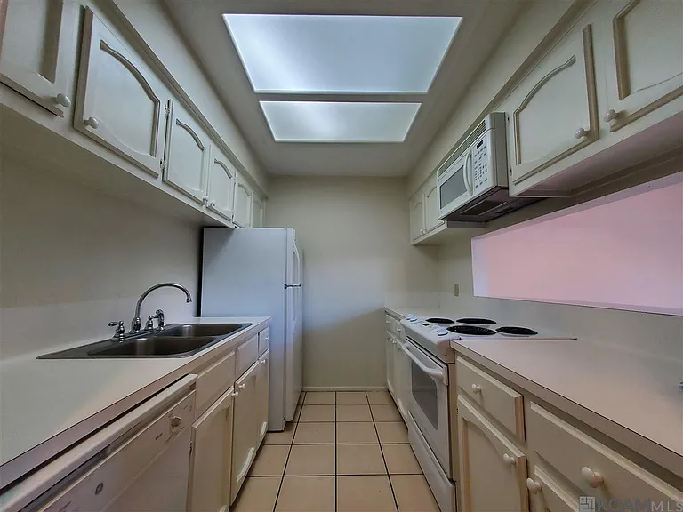 5151 Everett Ln — Photo 5