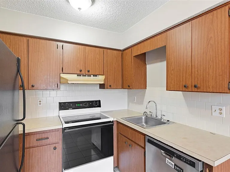 8124 Omaha Cir — Photo 13