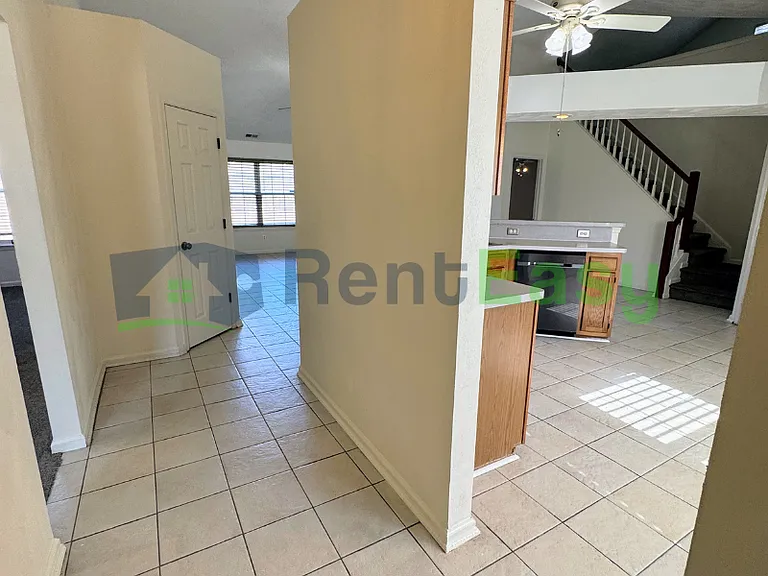 2038 Coral Ivy Ln — Photo 3