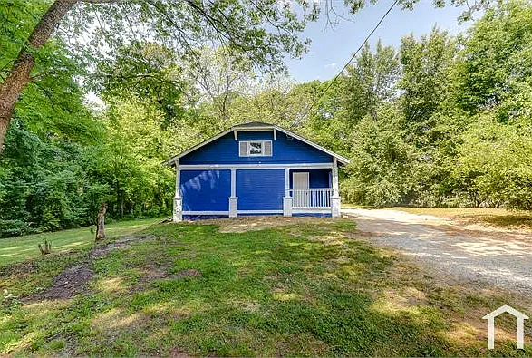 5 bed, 2050 sqft, $1,975 — Photo 2