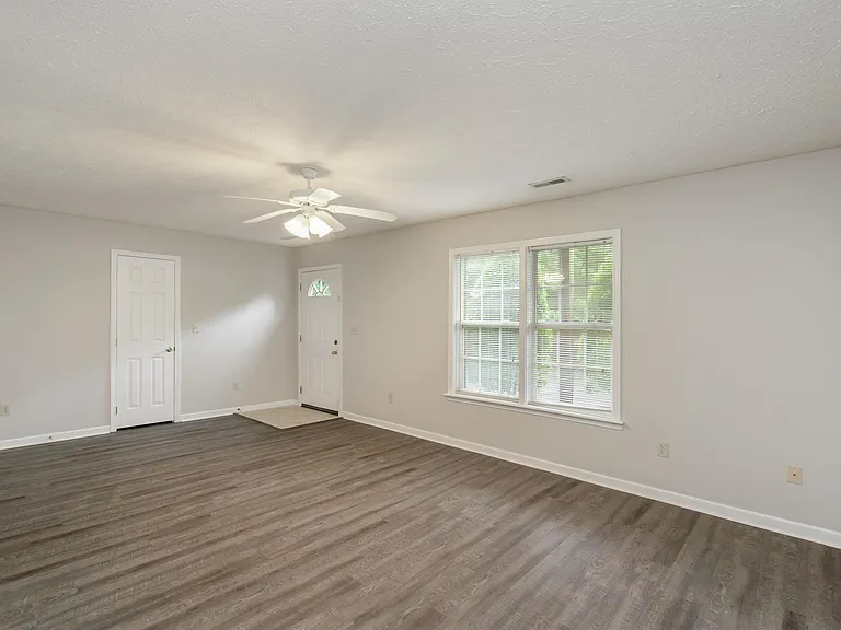 2450 Town Creek Rd W #B4 — Photo 3
