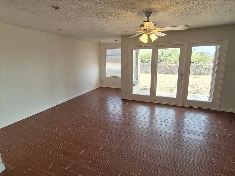 6644 Mariposa Dr — Photo 45