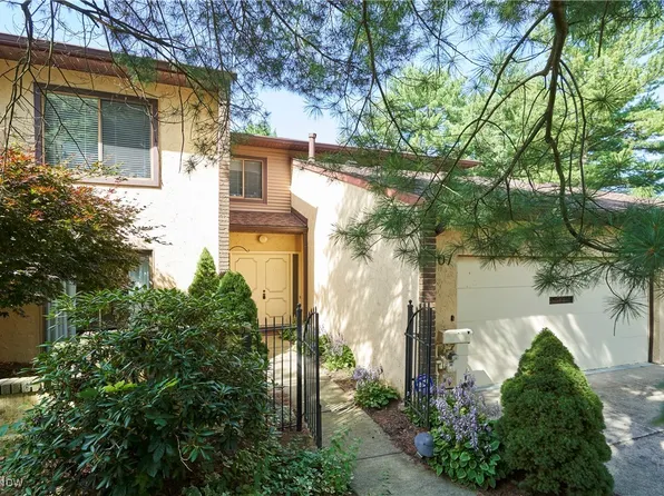 1807 Brookwood Dr, Akron, OH 44313